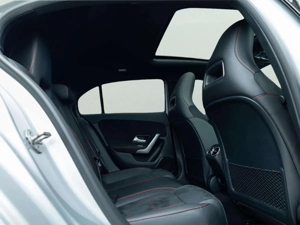 Hatchback 180 Business Solution AMG | Panorama dak