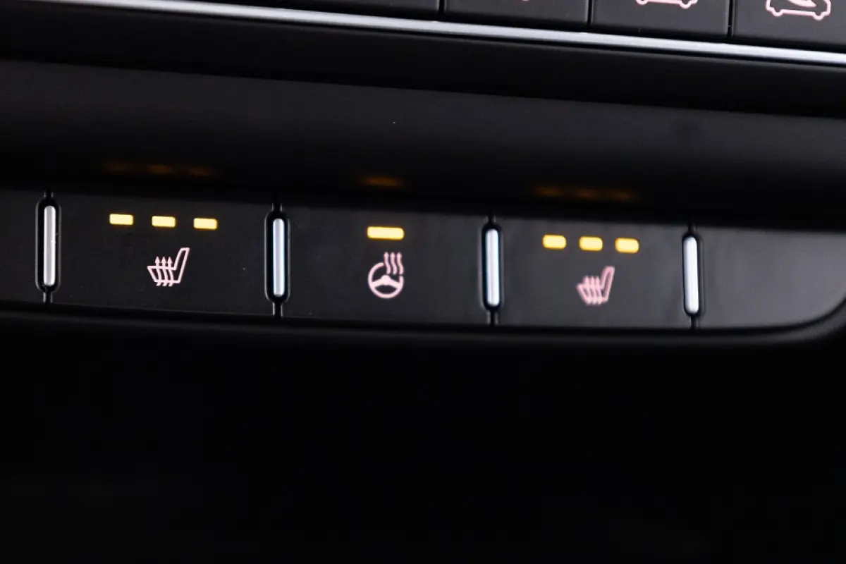 1.6 GDi PHEV DynamicPlusLine | Half LEDER | CARPLAY | Full LED | Stoelverwarming !