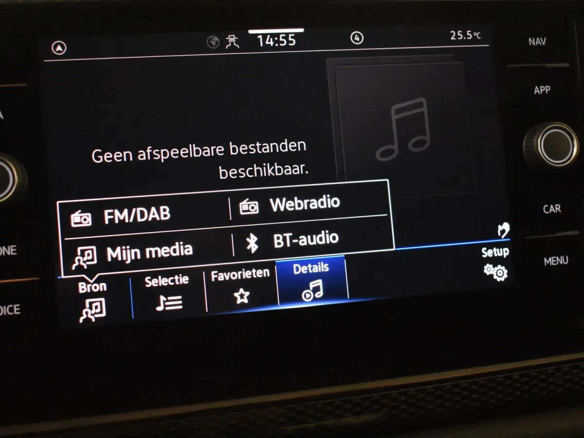 Life Edition | 'App-Connect' draadloze smartphone integratie | Airconditioning automatisch (Climatronic), 2-zone | Buitenspiegels elektrisch instel- verwarm- en inklapbaar