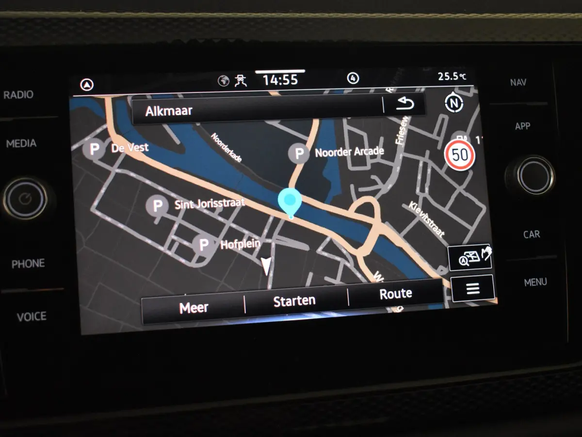 Life Edition | 'App-Connect' draadloze smartphone integratie | Airconditioning automatisch (Climatronic), 2-zone | Buitenspiegels elektrisch instel- verwarm- en inklapbaar