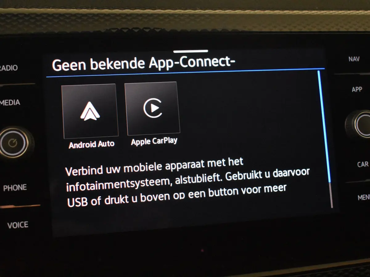 Life Edition | 'App-Connect' draadloze smartphone integratie | Airconditioning automatisch (Climatronic), 2-zone | Buitenspiegels elektrisch instel- verwarm- en inklapbaar