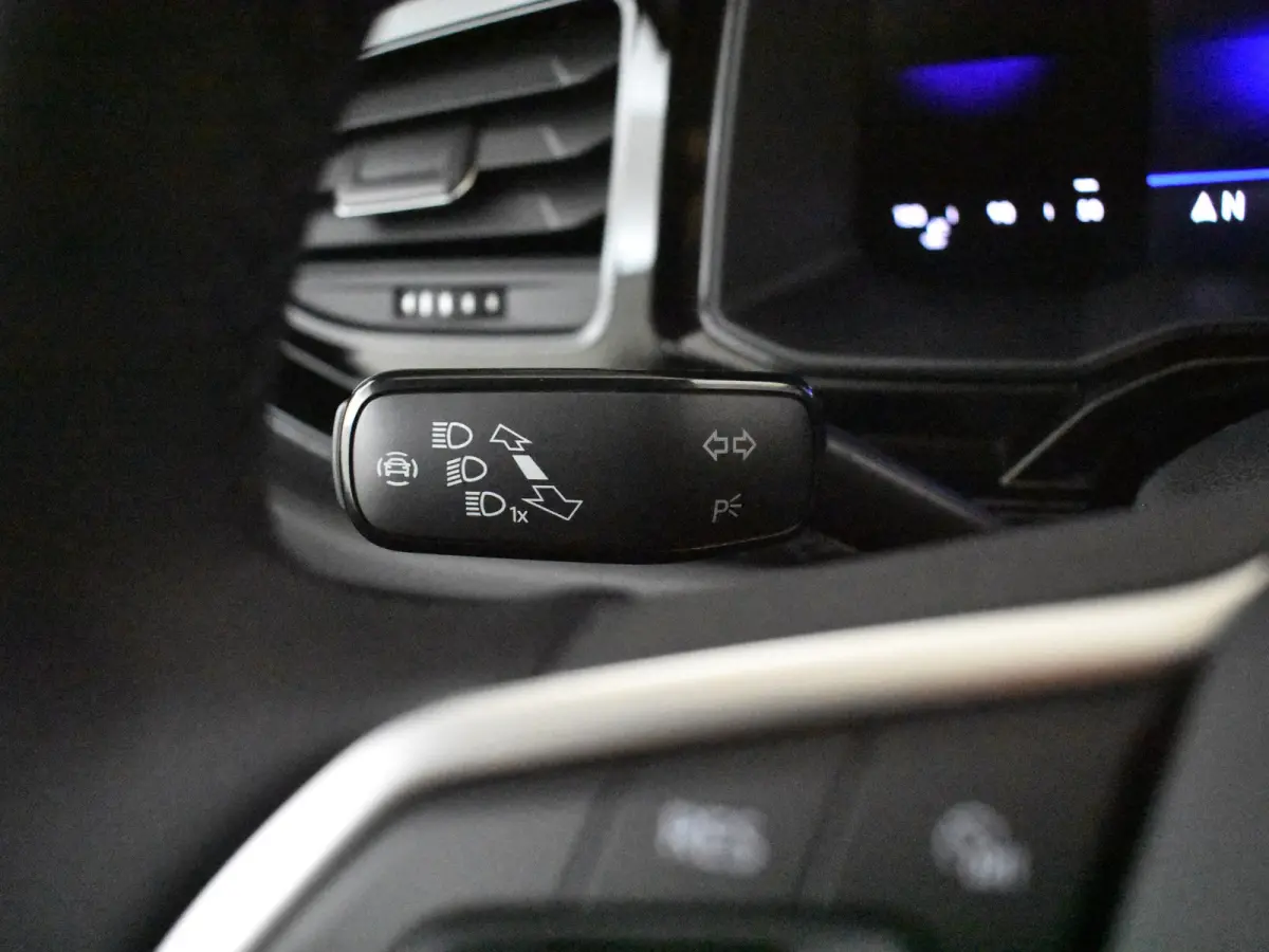 Life Edition | 'App-Connect' draadloze smartphone integratie | Airconditioning automatisch (Climatronic), 2-zone | Buitenspiegels elektrisch instel- verwarm- en inklapbaar