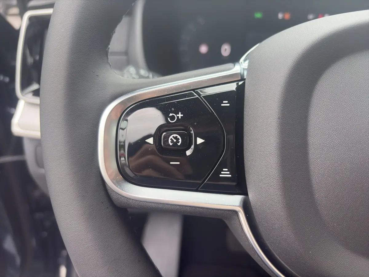 2.0 T8 Plug-in hybrid AWD Ultra Black Ed. Exec. | Bowers & Wilkins | Stoel + Stuur Verwarming | Luchtvering | BLIS | 360 Camera |