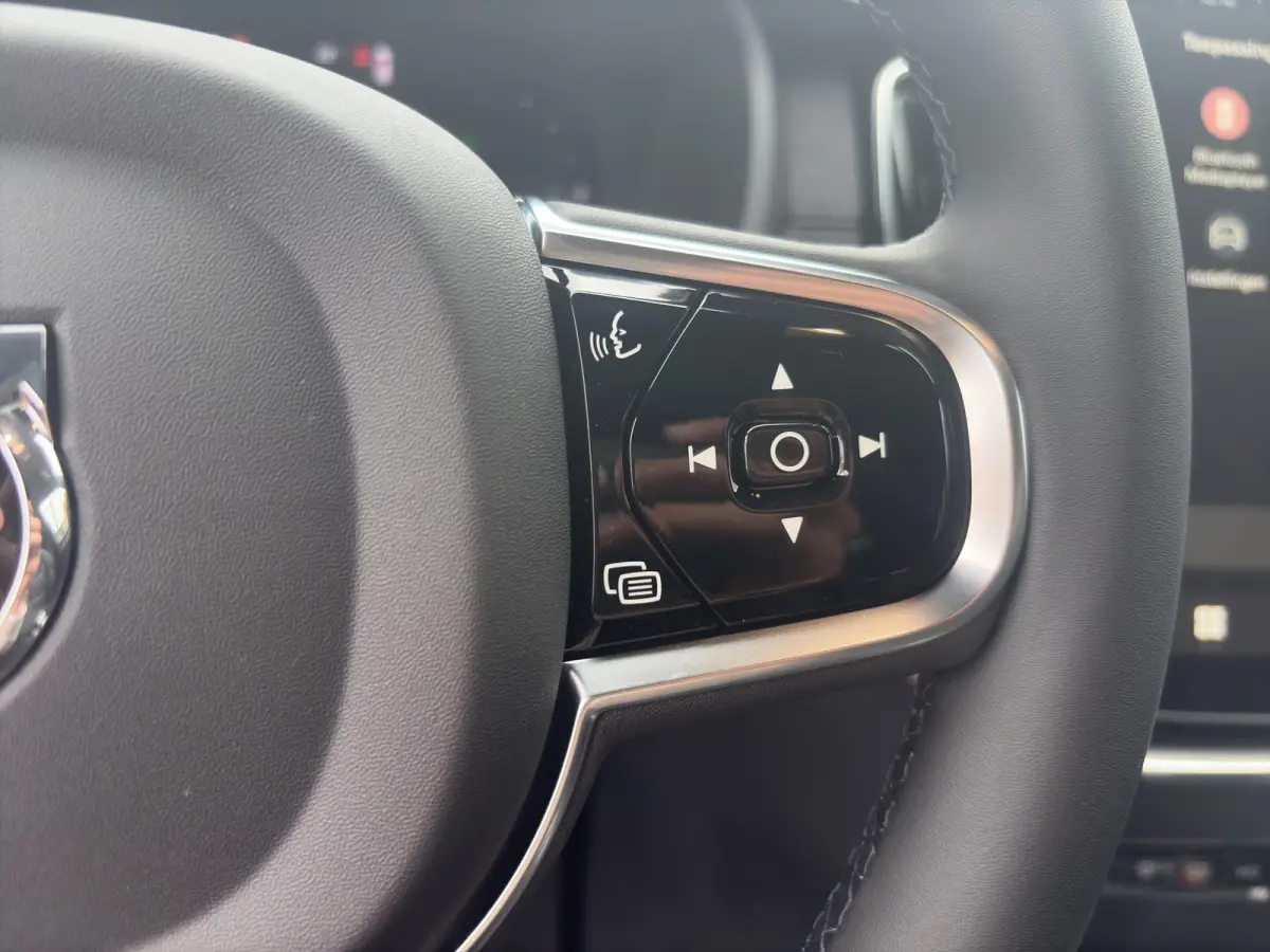 2.0 T8 Plug-in hybrid AWD Ultra Black Ed. Exec. | Bowers & Wilkins | Stoel + Stuur Verwarming | Luchtvering | BLIS | 360 Camera |