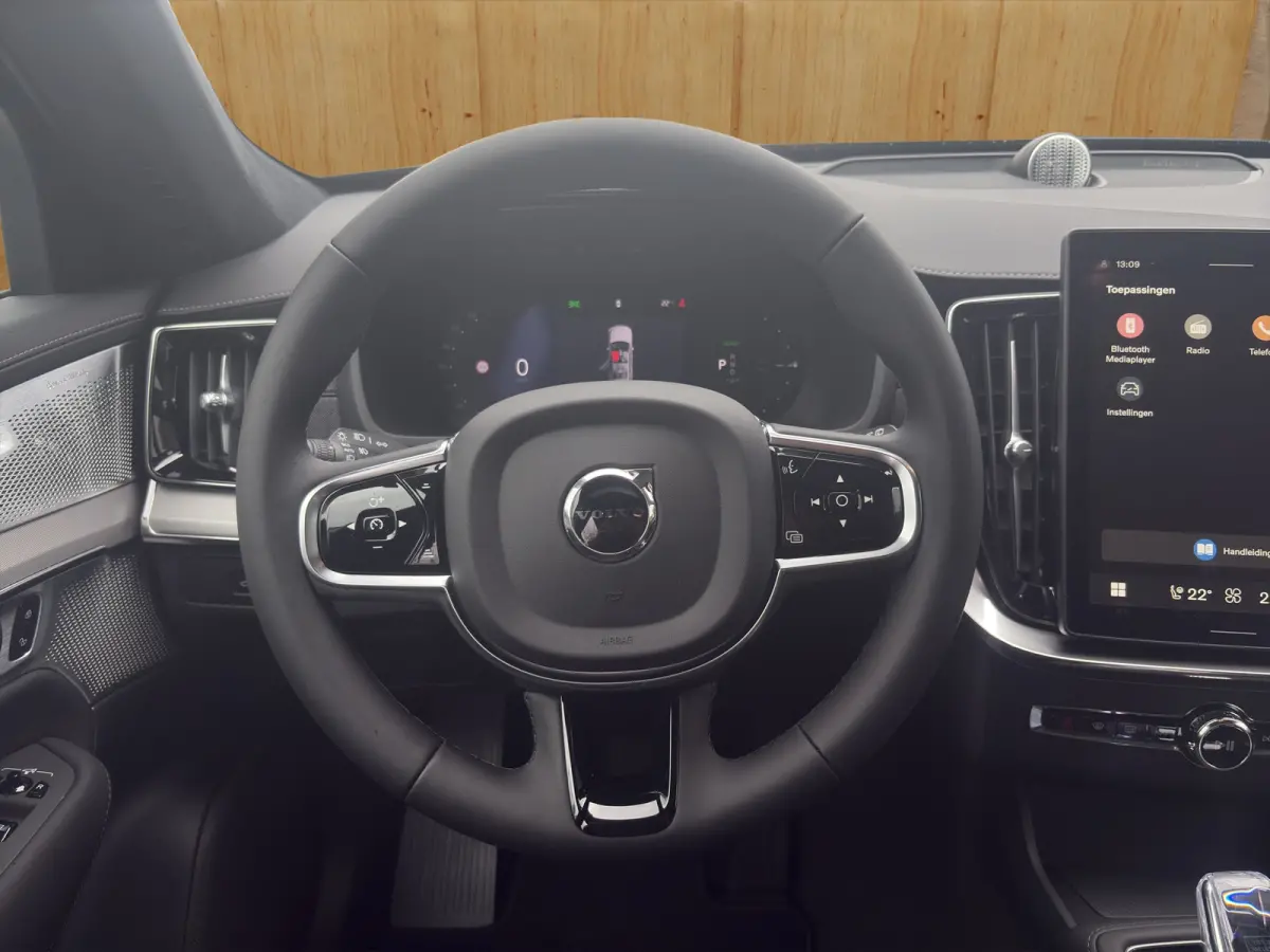 2.0 T8 Plug-in hybrid AWD Ultra Black Ed. Exec. | Bowers & Wilkins | Stoel + Stuur Verwarming | Luchtvering | BLIS | 360 Camera |