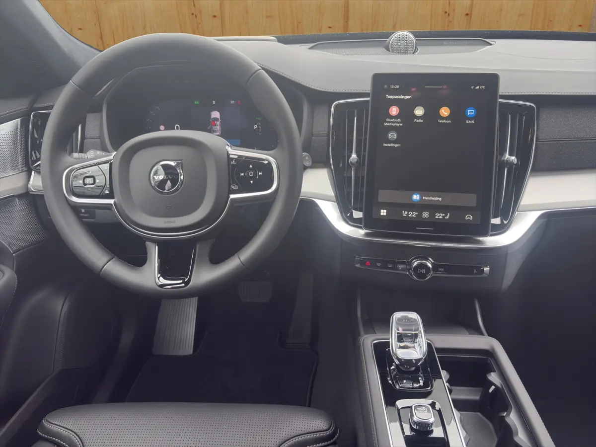 2.0 T8 Plug-in hybrid AWD Ultra Black Ed. Exec. | Bowers & Wilkins | Stoel + Stuur Verwarming | Luchtvering | BLIS | 360 Camera |