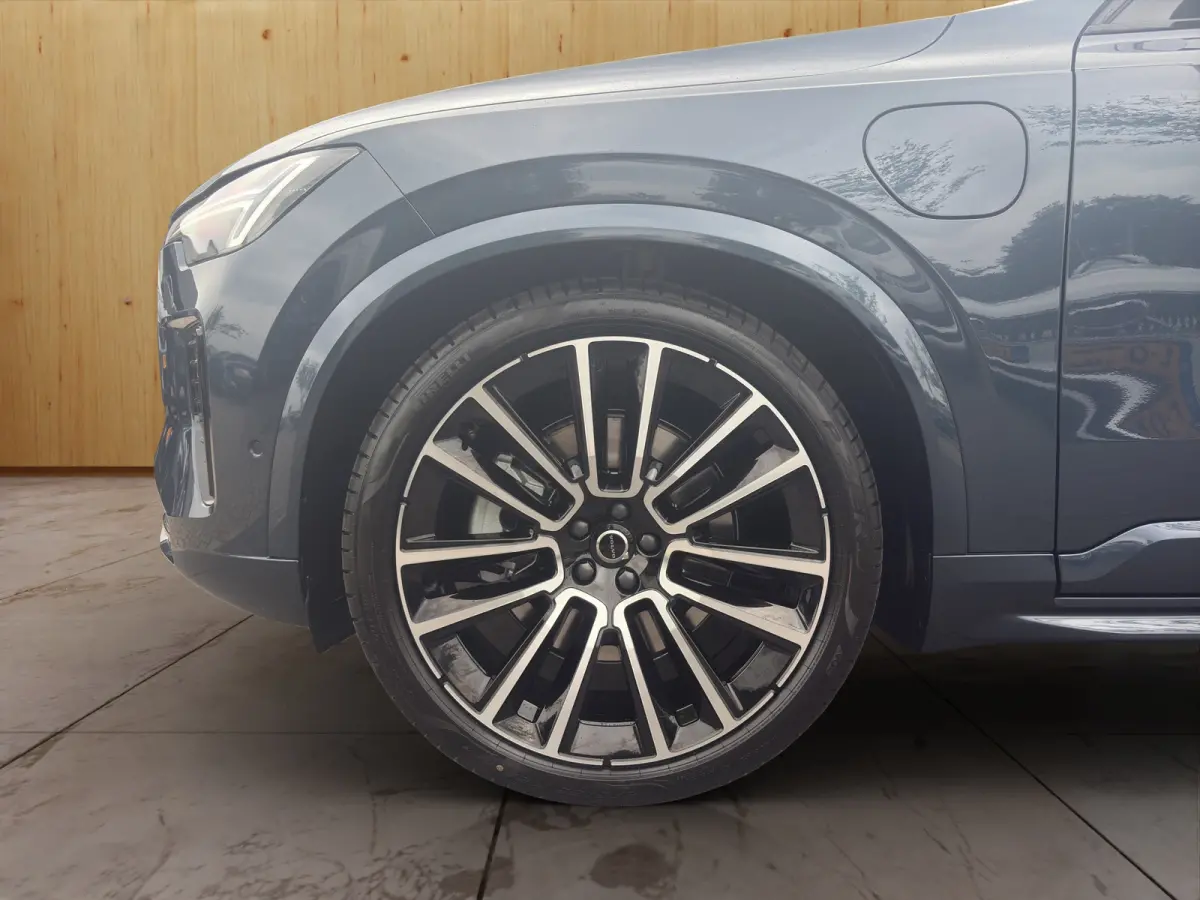 2.0 T8 Plug-in hybrid AWD Ultra Black Ed. Exec. | Bowers & Wilkins | Stoel + Stuur Verwarming | Luchtvering | BLIS | 360 Camera |