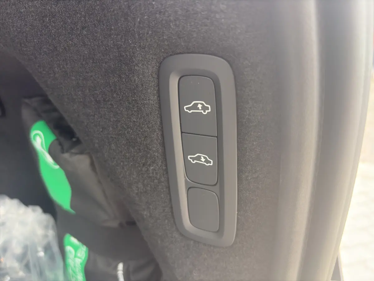 2.0 T8 Plug-in hybrid AWD Ultra Black Ed. Exec. | Bowers & Wilkins | Stoel + Stuur Verwarming | Luchtvering | BLIS | 360 Camera |