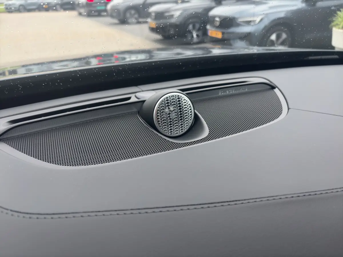 2.0 T8 Plug-in hybrid AWD Ultra Black Ed. Exec. | Bowers & Wilkins | Stoel + Stuur Verwarming | Luchtvering | BLIS | 360 Camera |