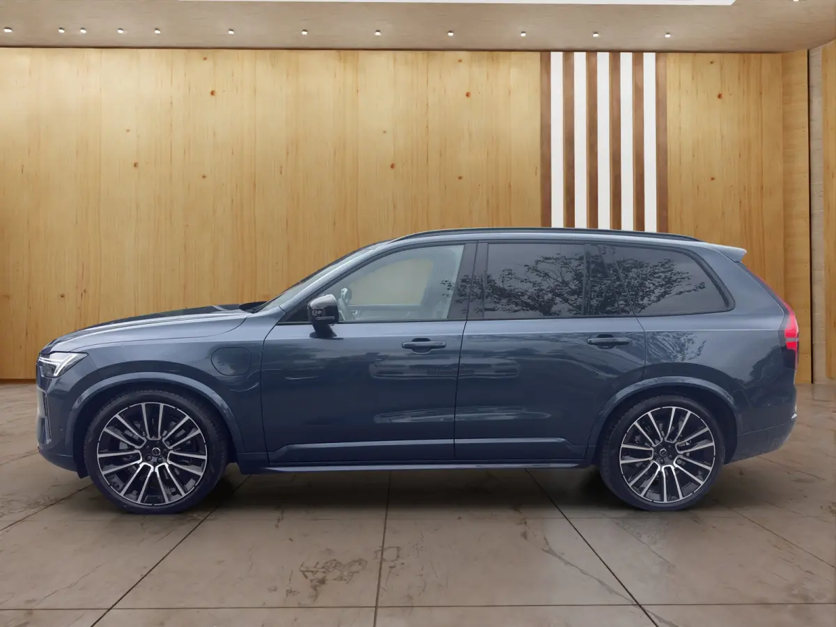 2.0 T8 Plug-in hybrid AWD Ultra Black Ed. Exec. | Bowers & Wilkins | Stoel + Stuur Verwarming | Luchtvering | BLIS | 360 Camera |