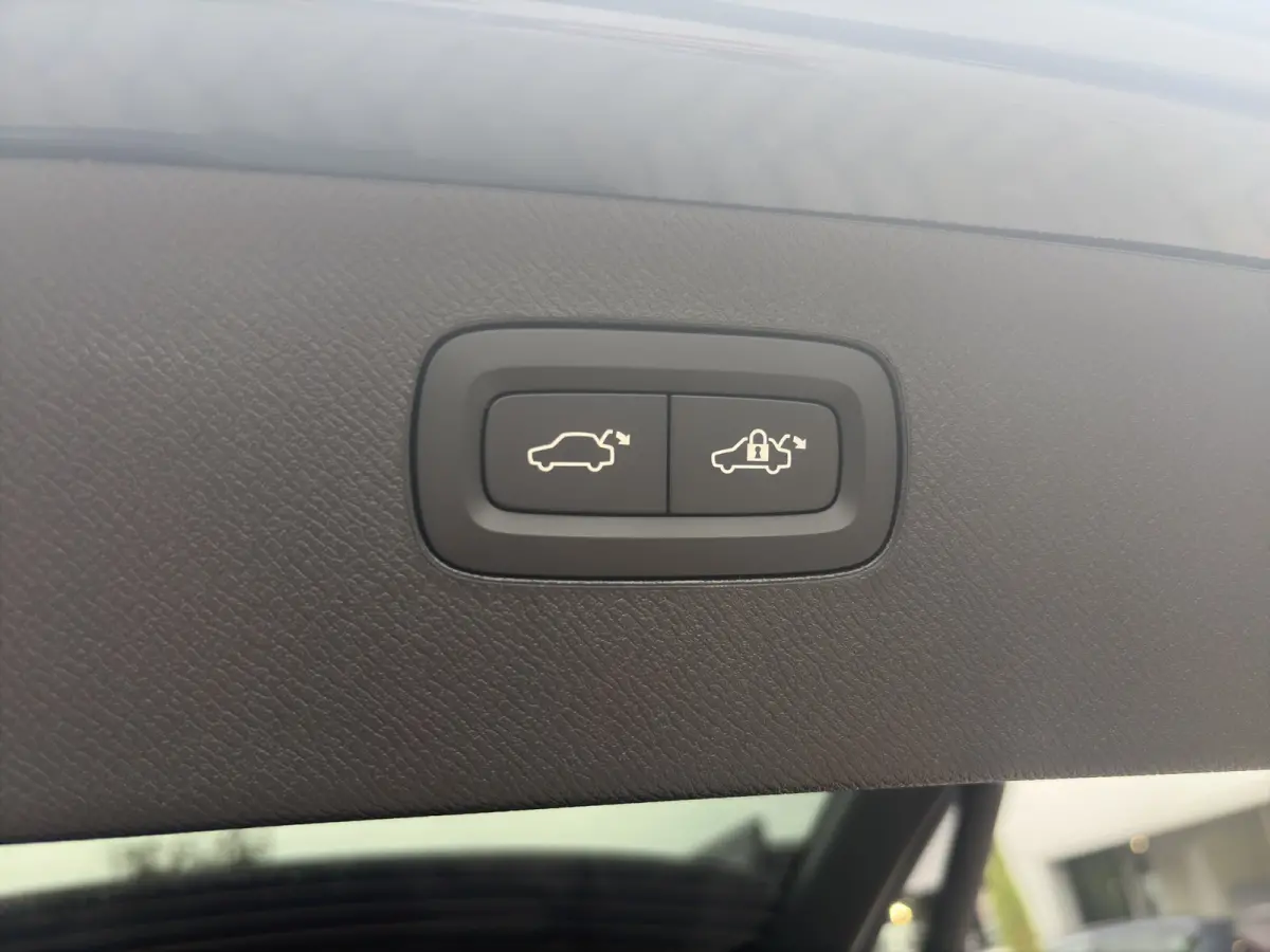 2.0 T8 Plug-in hybrid AWD Ultra Black Ed. Exec. | Bowers & Wilkins | Stoel + Stuur Verwarming | Luchtvering | BLIS | 360 Camera |
