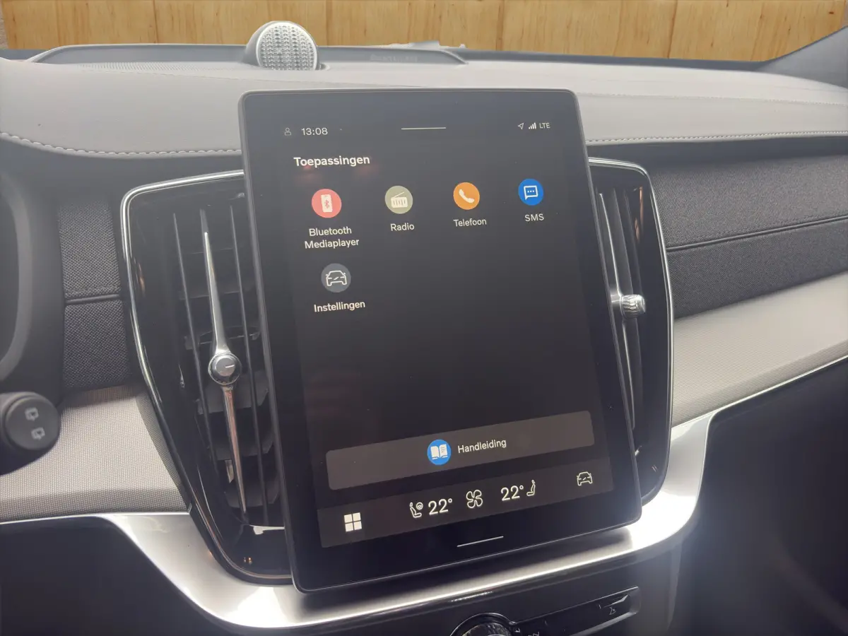 2.0 T8 Plug-in hybrid AWD Ultra Black Ed. Exec. | Bowers & Wilkins | Stoel + Stuur Verwarming | Luchtvering | BLIS | 360 Camera |