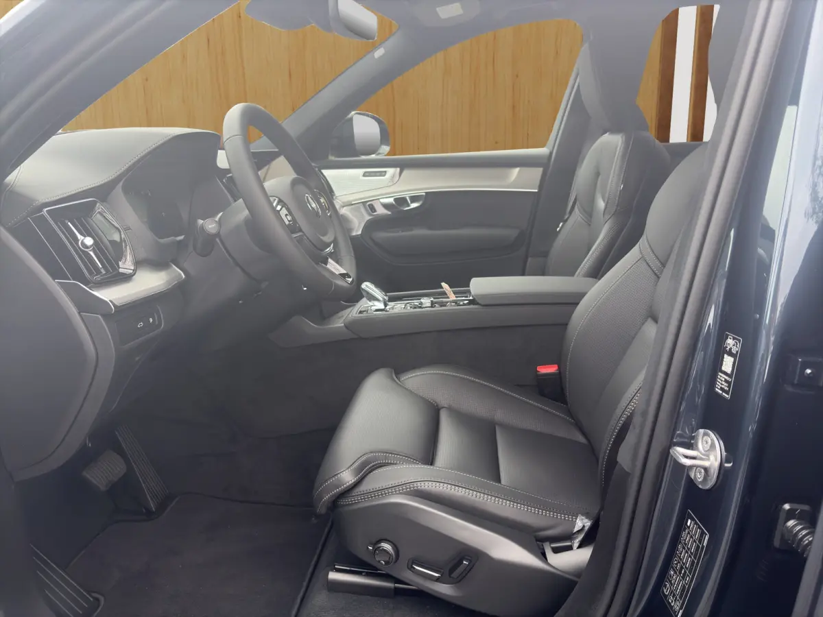 2.0 T8 Plug-in hybrid AWD Ultra Black Ed. Exec. | Bowers & Wilkins | Stoel + Stuur Verwarming | Luchtvering | BLIS | 360 Camera |