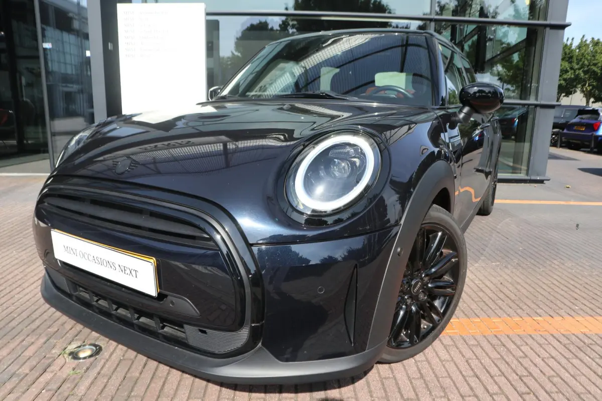 Cooper | Stuur- en stoelverwarming | Comfort Acces | Leder | Achteruitrijcamera | Panoramadak