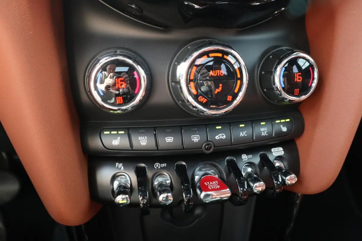 Cooper | Stuur- en stoelverwarming | Comfort Acces | Leder | Achteruitrijcamera | Panoramadak
