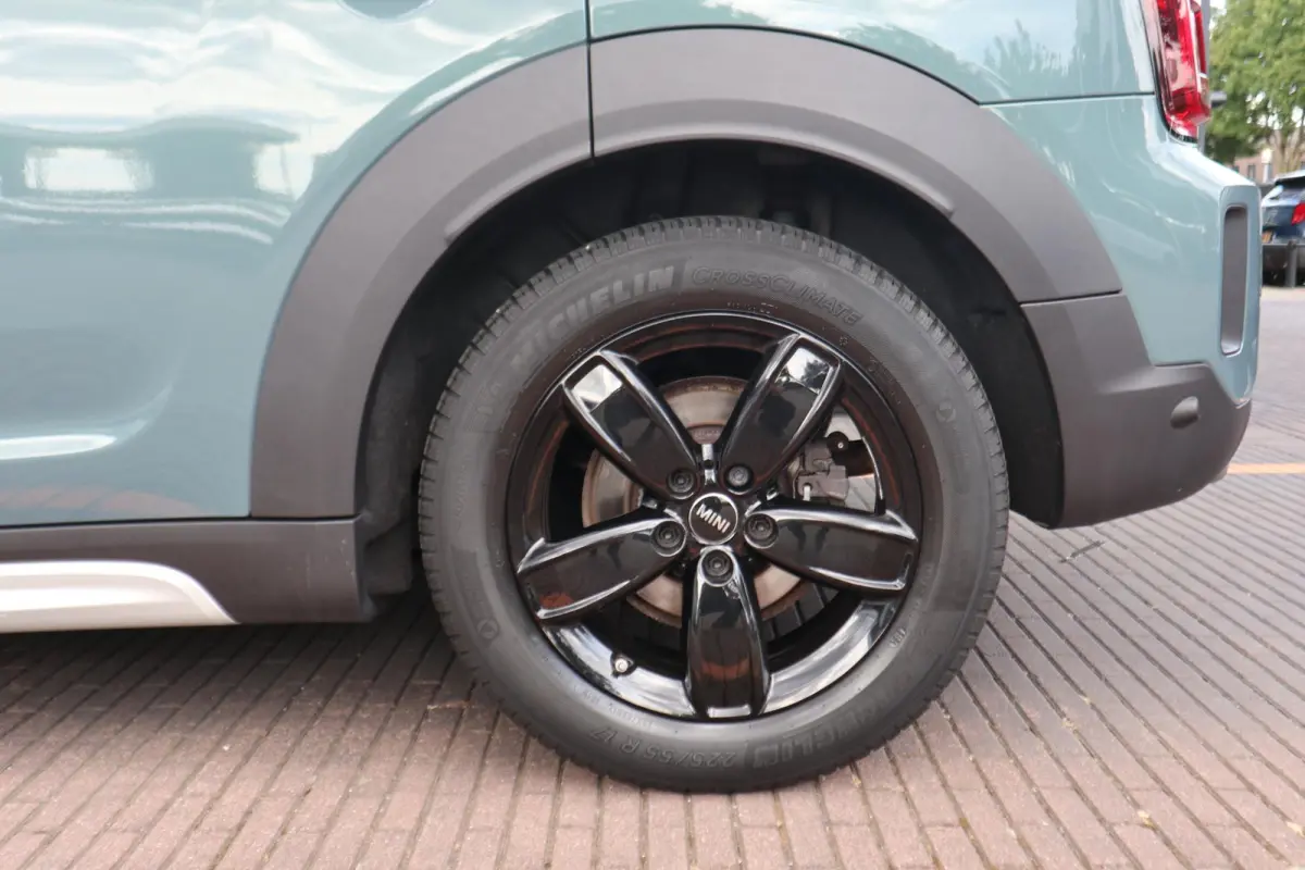 Cooper | Classic Uitvoering | Driving Assistant Plus | Sage Green
