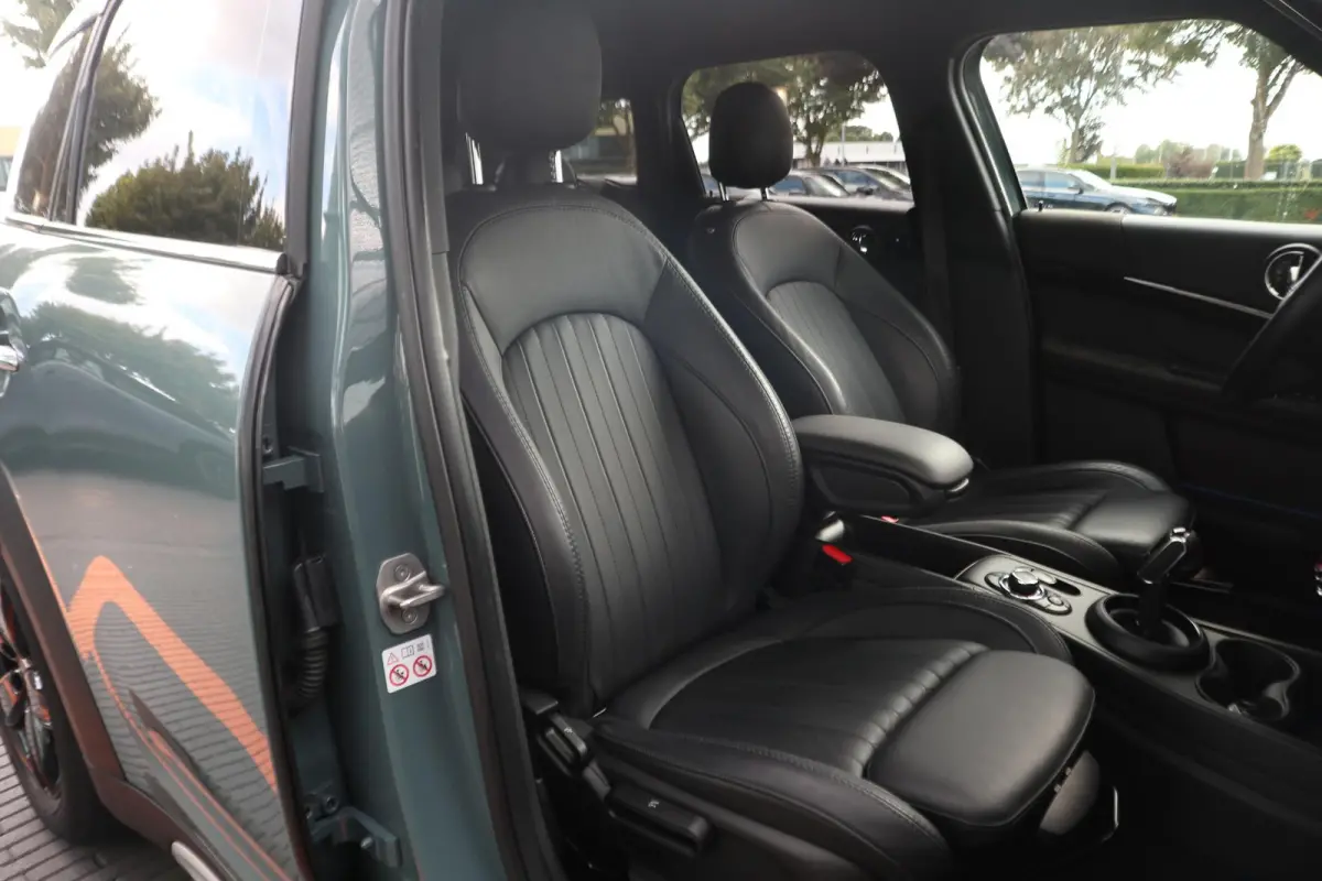 Cooper | Classic Uitvoering | Driving Assistant Plus | Sage Green