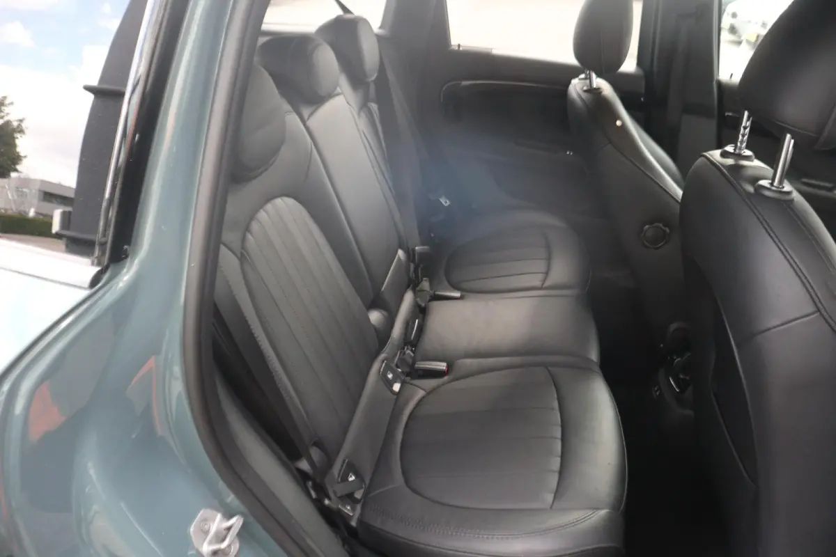 Cooper | Classic Uitvoering | Driving Assistant Plus | Sage Green