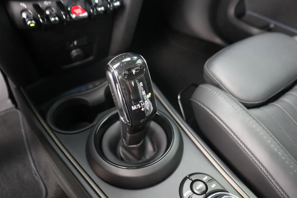 Cooper | Classic Uitvoering | Driving Assistant Plus | Sage Green