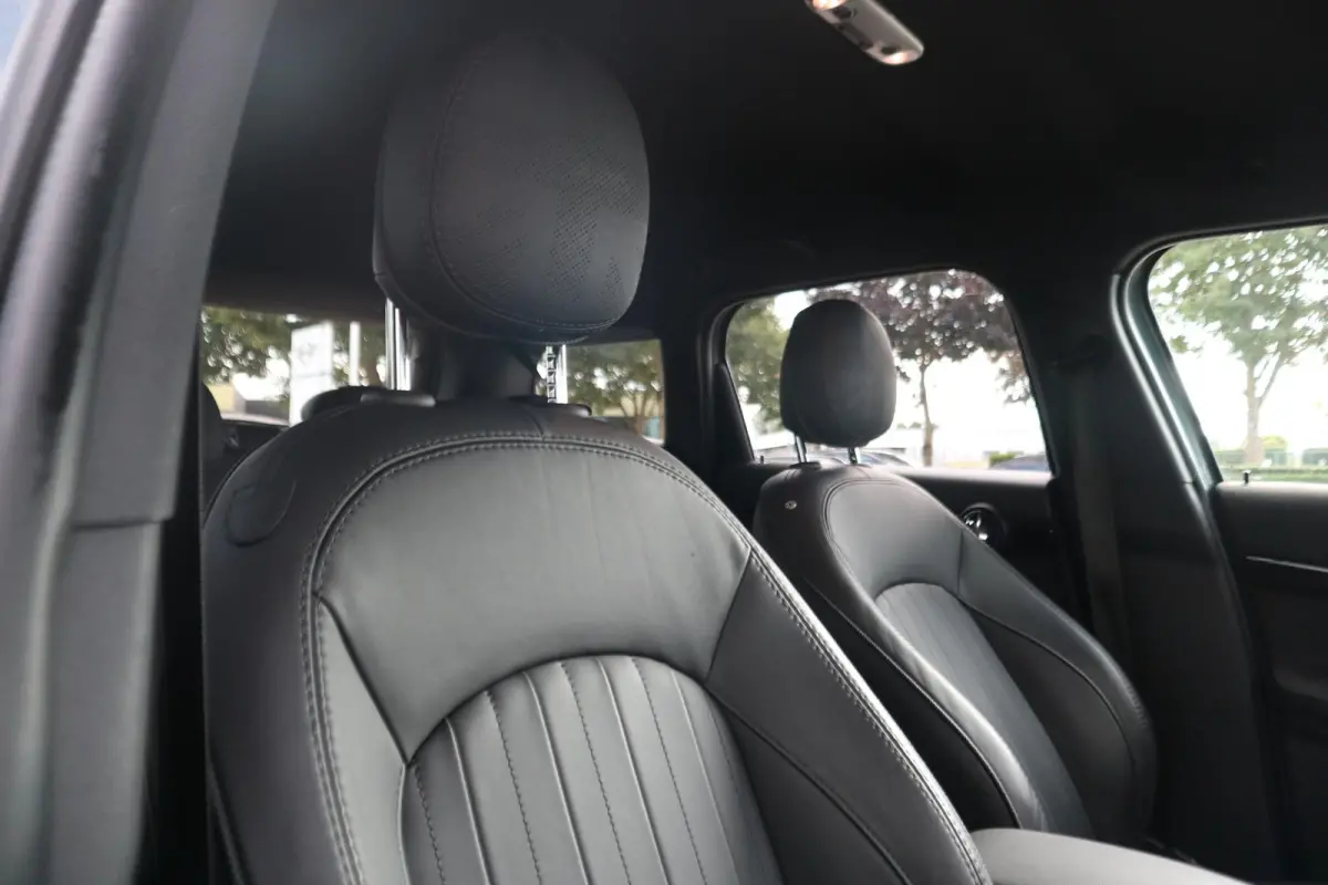 Cooper | Classic Uitvoering | Driving Assistant Plus | Sage Green