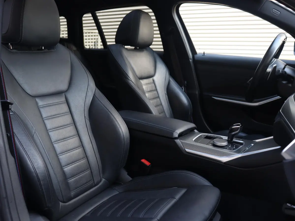 320e | High Executive | M Sportpakket | Panodak | Head-Up | Adaptief M Onderstel | Hi-Fi | Camera | M Sport Plus Pack | Verwarmbare Voorstoelen | SOH 100% | 19'' LMV