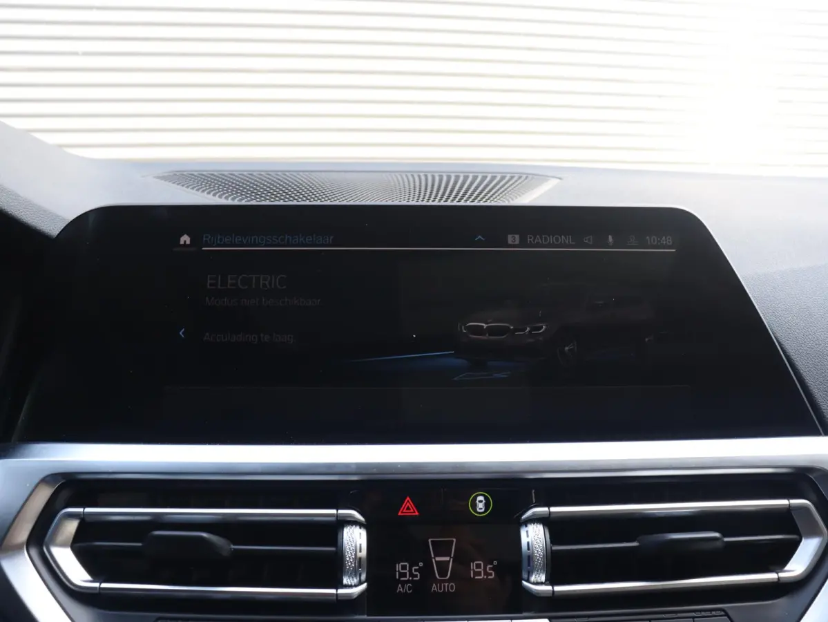 320e | High Executive | M Sportpakket | Panodak | Head-Up | Adaptief M Onderstel | Hi-Fi | Camera | M Sport Plus Pack | Verwarmbare Voorstoelen | SOH 100% | 19'' LMV