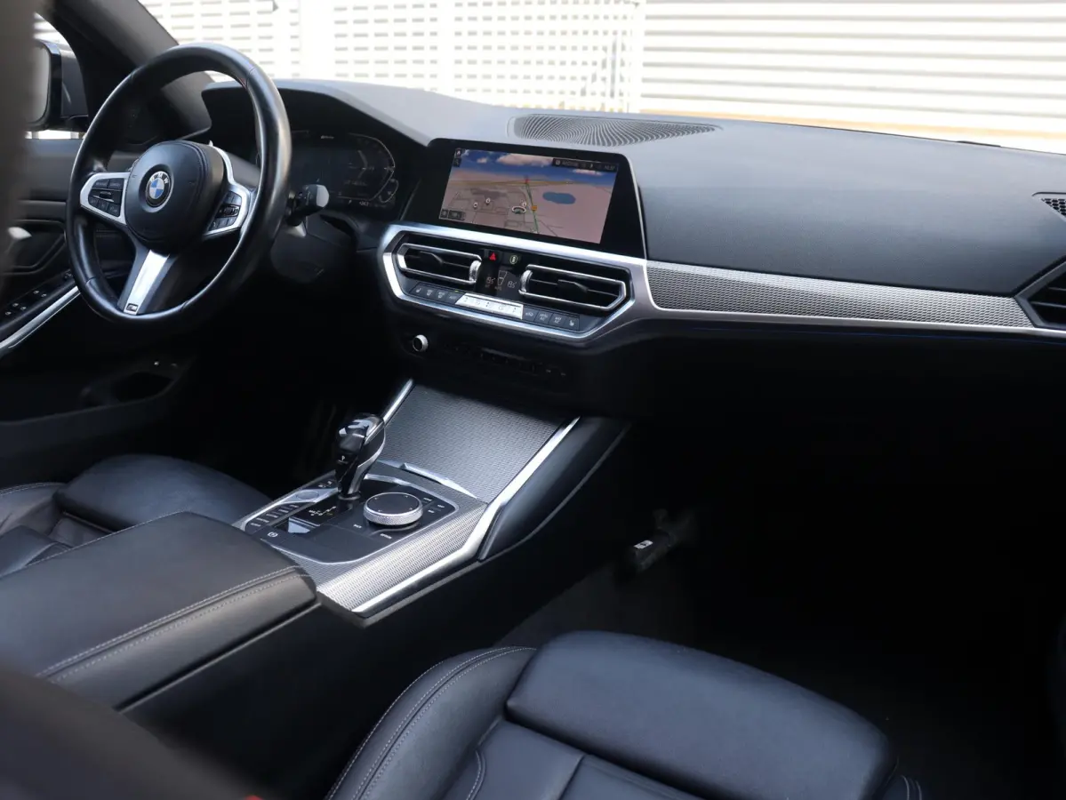 320e | High Executive | M Sportpakket | Panodak | Head-Up | Adaptief M Onderstel | Hi-Fi | Camera | M Sport Plus Pack | Verwarmbare Voorstoelen | SOH 100% | 19'' LMV