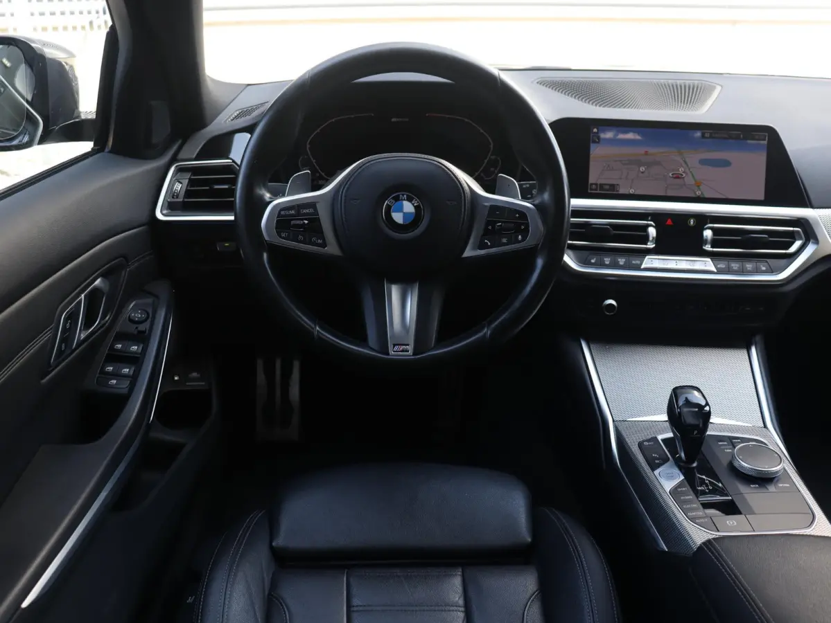 320e | High Executive | M Sportpakket | Panodak | Head-Up | Adaptief M Onderstel | Hi-Fi | Camera | M Sport Plus Pack | Verwarmbare Voorstoelen | SOH 100% | 19'' LMV