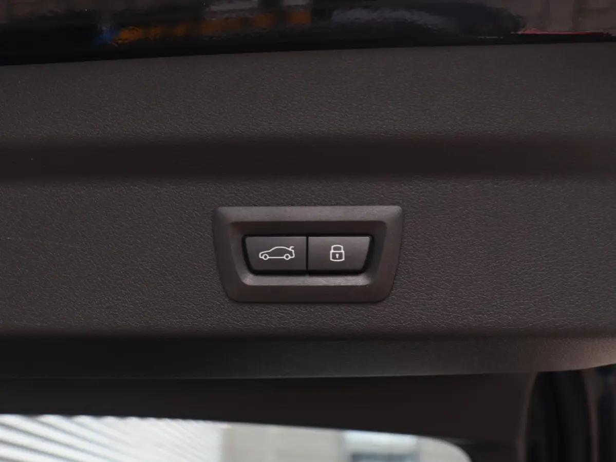 eDrive20 | M Sportpakket | Innovation Pack | Head-Up | Elektr. Stoelen | Parking Assistant Plus | Harman Kardon | Driving Assistant Plus | Stuurwiel Verwarmd | SOH 100% | 20'' LMV