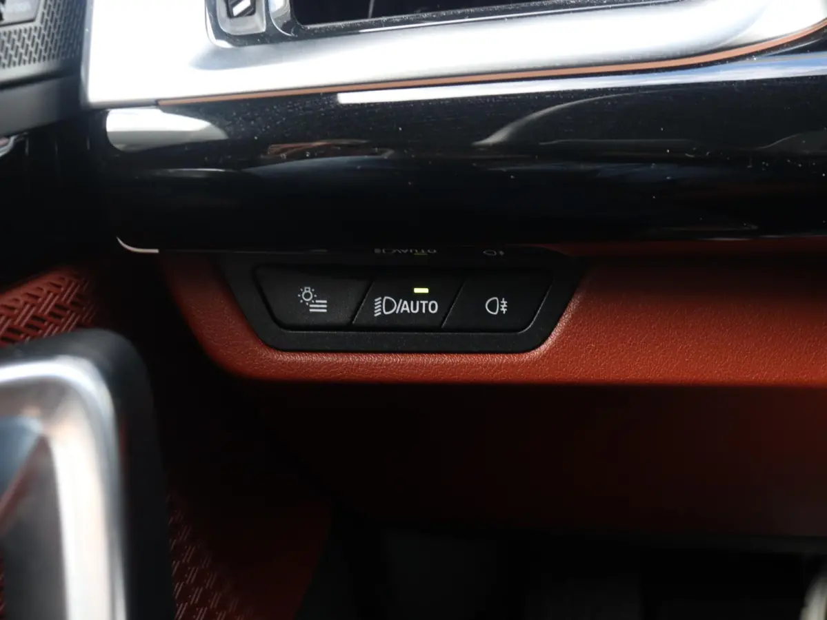 eDrive20 | M Sportpakket | Innovation Pack | Head-Up | Elektr. Stoelen | Parking Assistant Plus | Harman Kardon | Driving Assistant Plus | Stuurwiel Verwarmd | SOH 100% | 20'' LMV