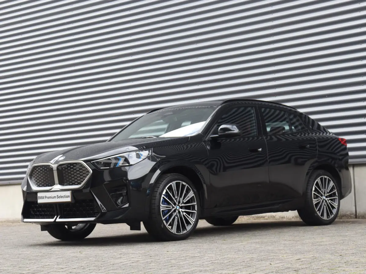 eDrive20 | M Sportpakket | Innovation Pack | Head-Up | Elektr. Stoelen | Parking Assistant Plus | Harman Kardon | Driving Assistant Plus | Stuurwiel Verwarmd | SOH 100% | 20'' LMV