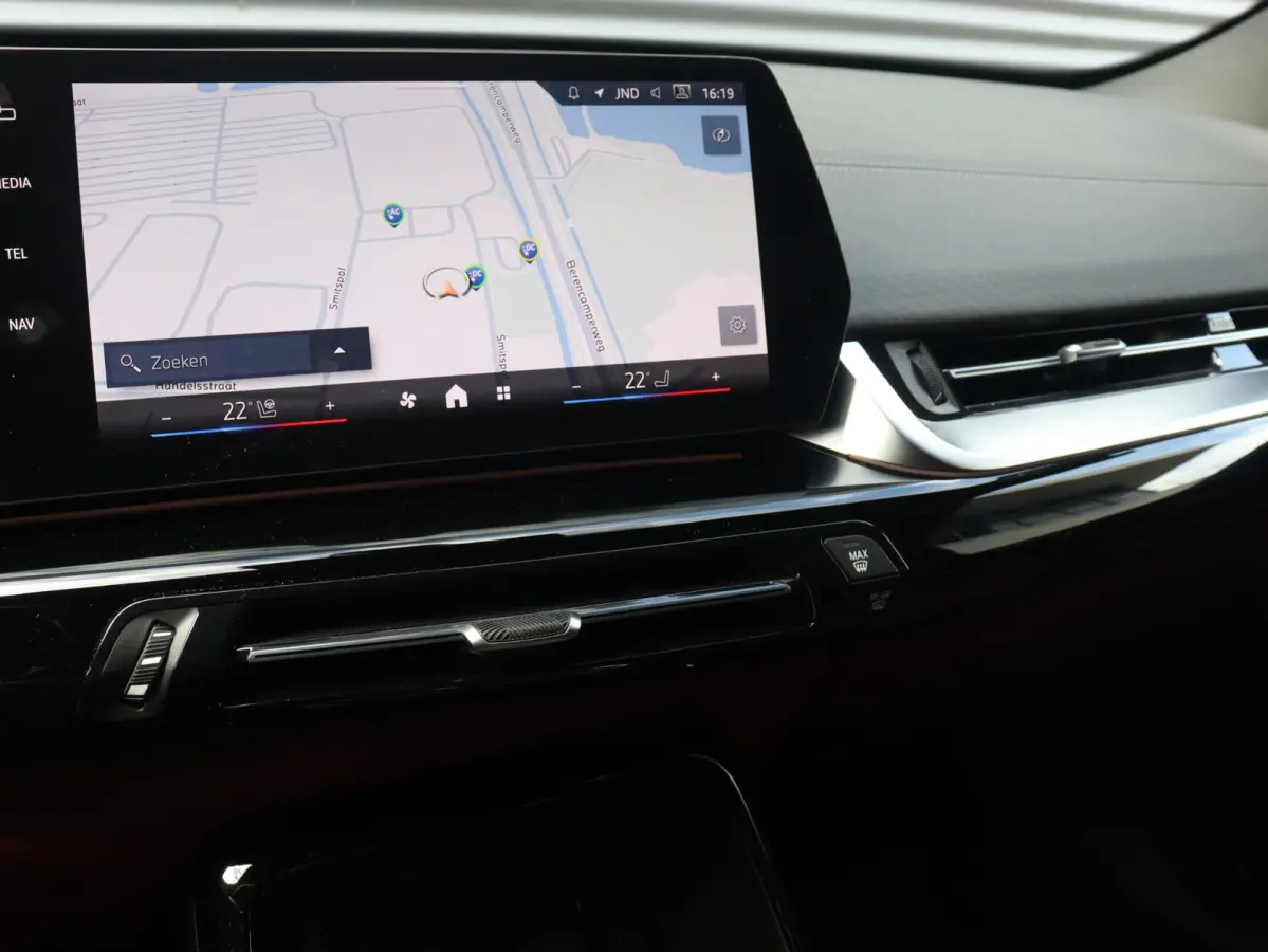 eDrive20 | M Sportpakket | Innovation Pack | Head-Up | Elektr. Stoelen | Parking Assistant Plus | Harman Kardon | Driving Assistant Plus | Stuurwiel Verwarmd | SOH 100% | 20'' LMV
