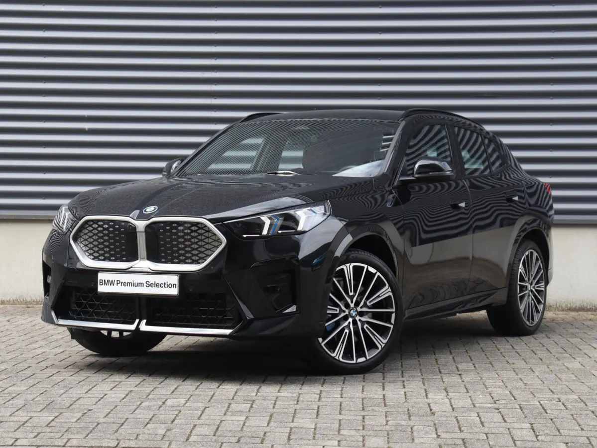 eDrive20 | M Sportpakket | Innovation Pack | Head-Up | Elektr. Stoelen | Parking Assistant Plus | Harman Kardon | Driving Assistant Plus | Stuurwiel Verwarmd | SOH 100% | 20'' LMV