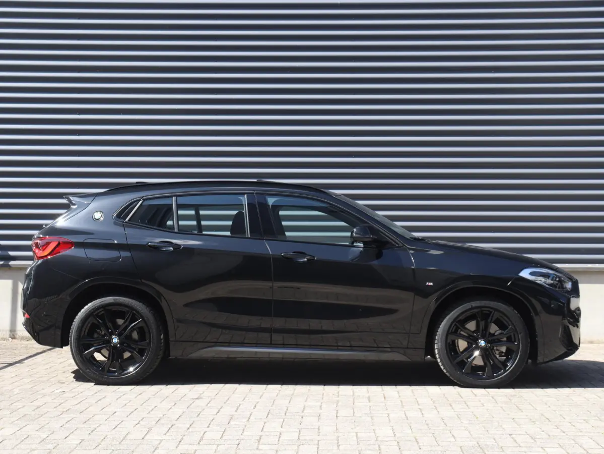 xDrive25e | High Executive | M Sportpakket | Panodak | Head-Up | Comfort Access | Hi-Fi | Camera | Verwarmbare Voorstoelen | SOH 94% | 19'' LMV
