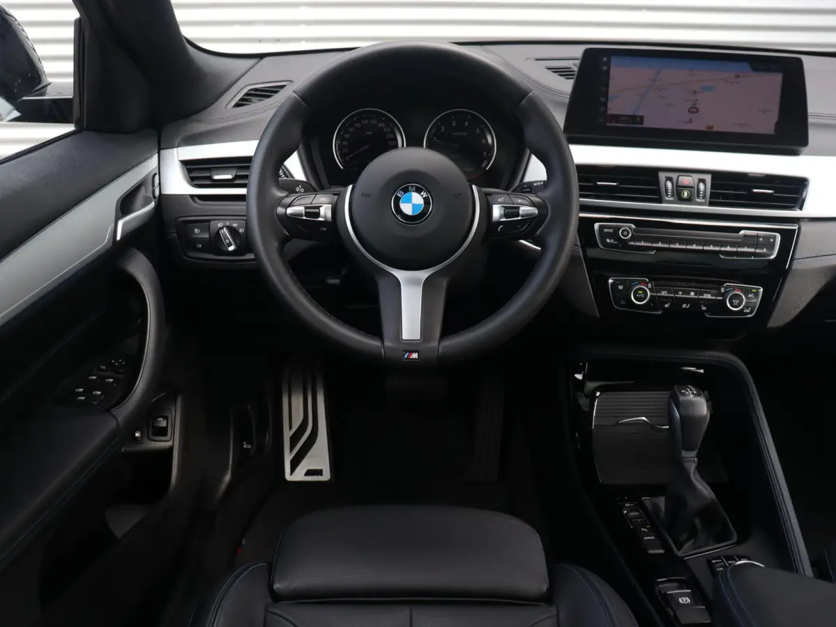 xDrive25e | High Executive | M Sportpakket | Panodak | Head-Up | Comfort Access | Hi-Fi | Camera | Verwarmbare Voorstoelen | SOH 94% | 19'' LMV