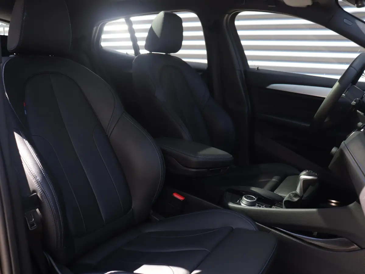 xDrive25e | High Executive | M Sportpakket | Panodak | Head-Up | Comfort Access | Hi-Fi | Camera | Verwarmbare Voorstoelen | SOH 94% | 19'' LMV