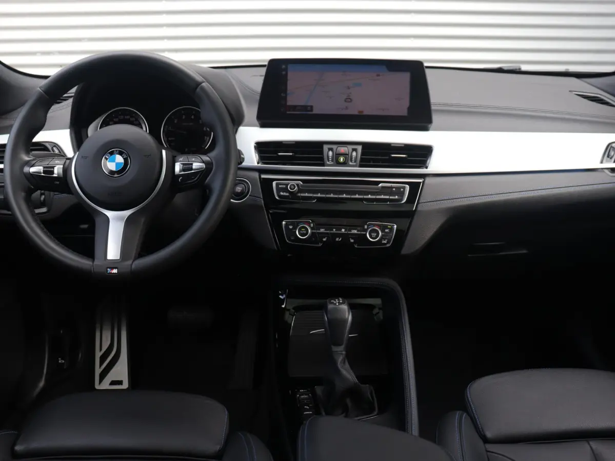 xDrive25e | High Executive | M Sportpakket | Panodak | Head-Up | Comfort Access | Hi-Fi | Camera | Verwarmbare Voorstoelen | SOH 94% | 19'' LMV