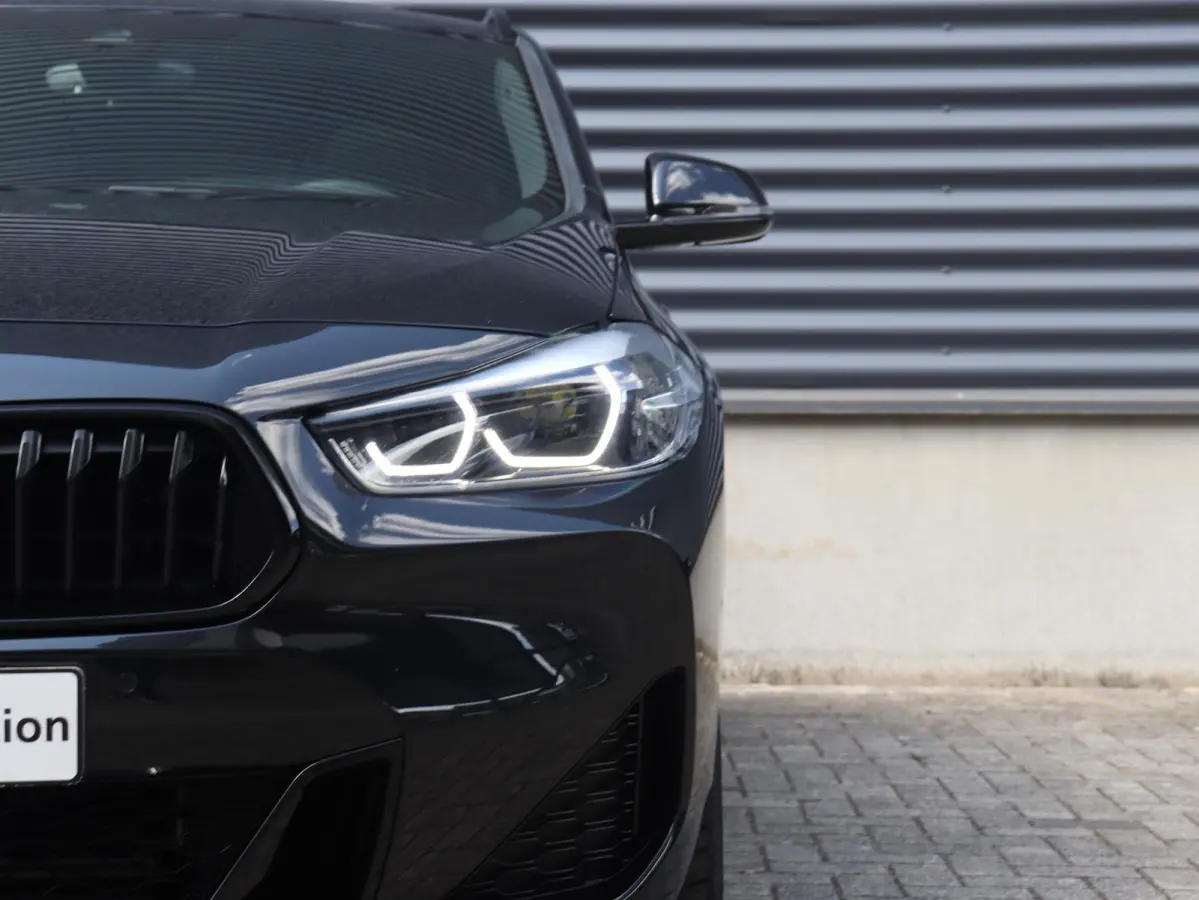 xDrive25e | High Executive | M Sportpakket | Panodak | Head-Up | Comfort Access | Hi-Fi | Camera | Verwarmbare Voorstoelen | SOH 94% | 19'' LMV