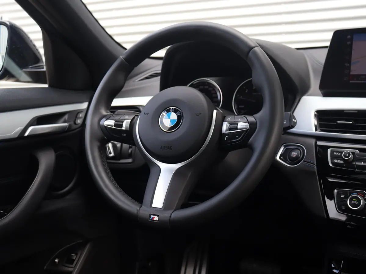 xDrive25e | High Executive | M Sportpakket | Panodak | Head-Up | Comfort Access | Hi-Fi | Camera | Verwarmbare Voorstoelen | SOH 94% | 19'' LMV