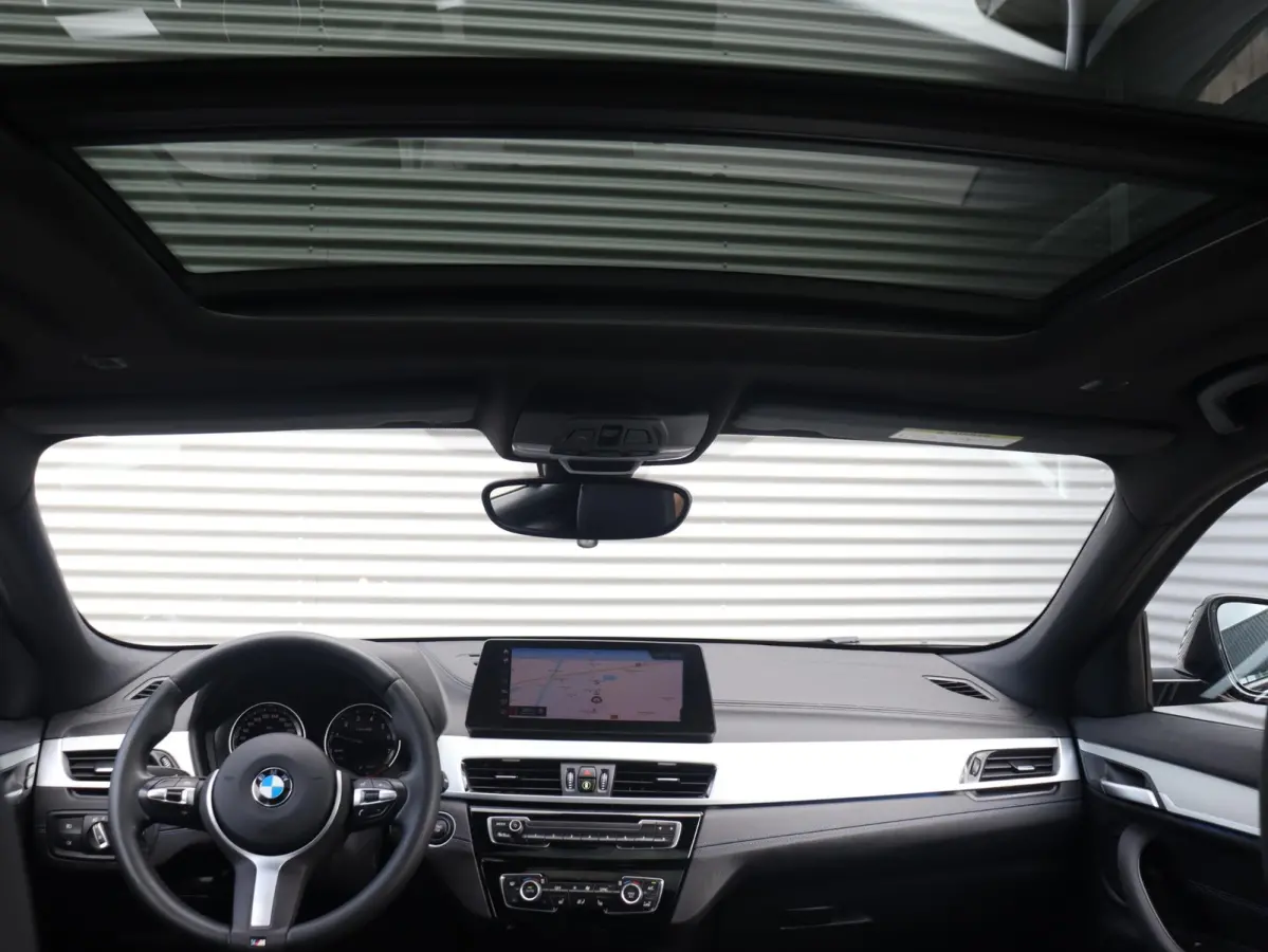 xDrive25e | High Executive | M Sportpakket | Panodak | Head-Up | Comfort Access | Hi-Fi | Camera | Verwarmbare Voorstoelen | SOH 94% | 19'' LMV