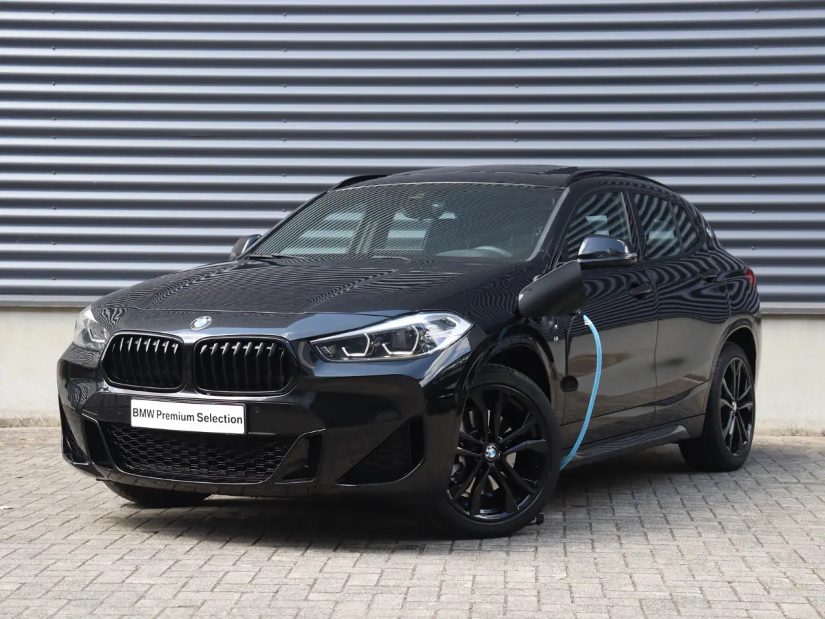 xDrive25e | High Executive | M Sportpakket | Panodak | Head-Up | Comfort Access | Hi-Fi | Camera | Verwarmbare Voorstoelen | SOH 94% | 19'' LMV