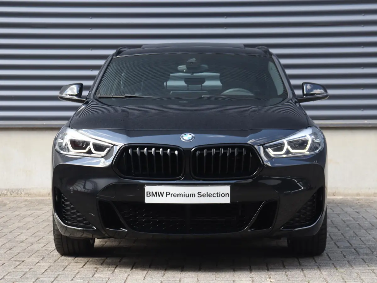 xDrive25e | High Executive | M Sportpakket | Panodak | Head-Up | Comfort Access | Hi-Fi | Camera | Verwarmbare Voorstoelen | SOH 94% | 19'' LMV