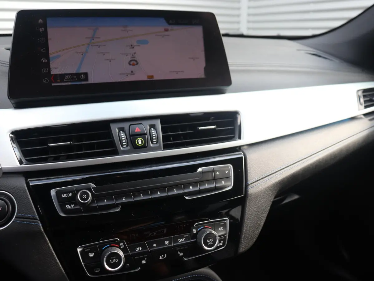 xDrive25e | High Executive | M Sportpakket | Panodak | Head-Up | Comfort Access | Hi-Fi | Camera | Verwarmbare Voorstoelen | SOH 94% | 19'' LMV