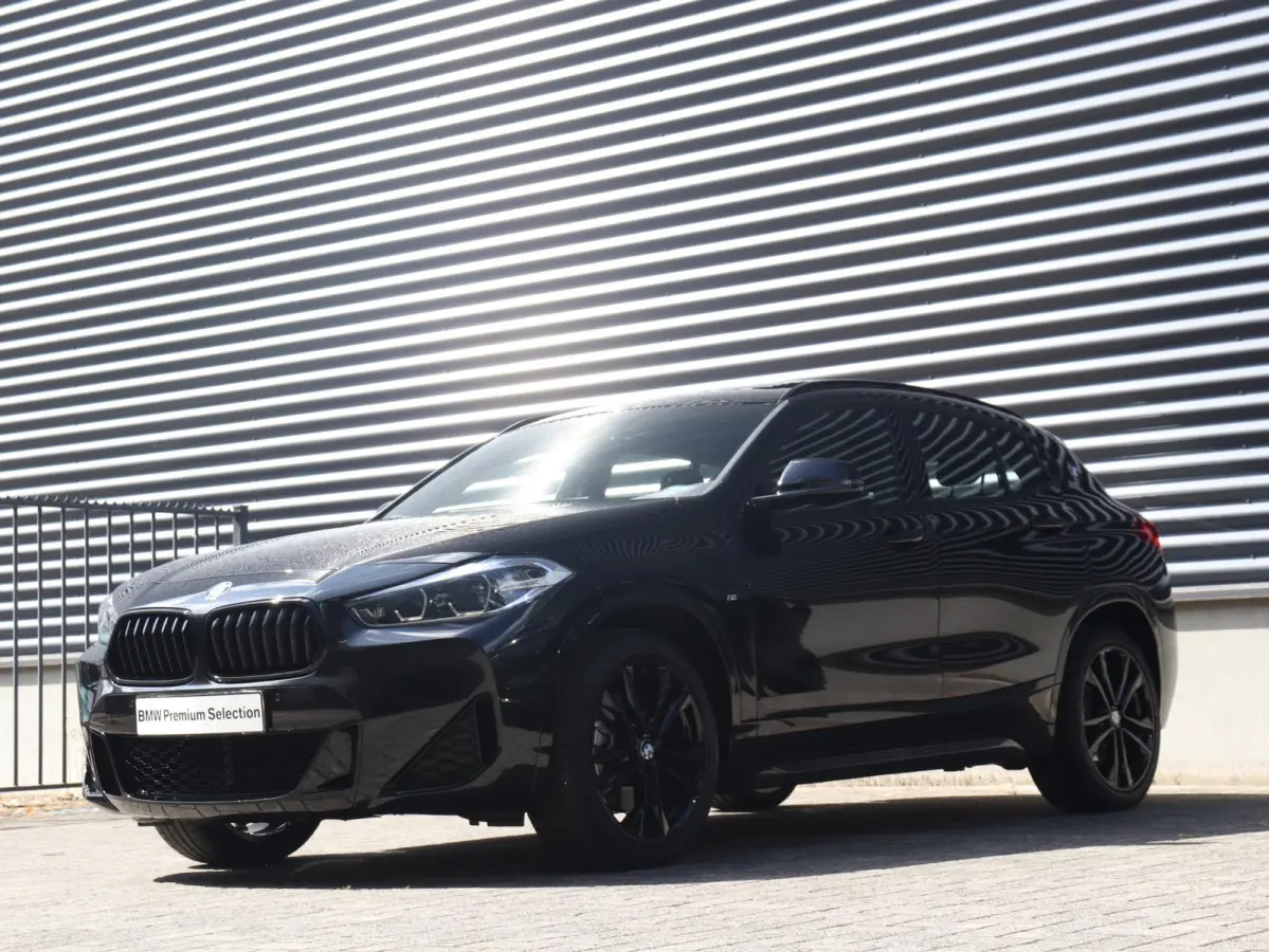 xDrive25e | High Executive | M Sportpakket | Panodak | Head-Up | Comfort Access | Hi-Fi | Camera | Verwarmbare Voorstoelen | SOH 94% | 19'' LMV