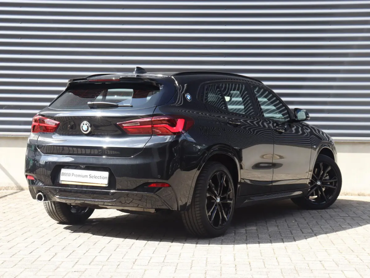 xDrive25e | High Executive | M Sportpakket | Panodak | Head-Up | Comfort Access | Hi-Fi | Camera | Verwarmbare Voorstoelen | SOH 94% | 19'' LMV