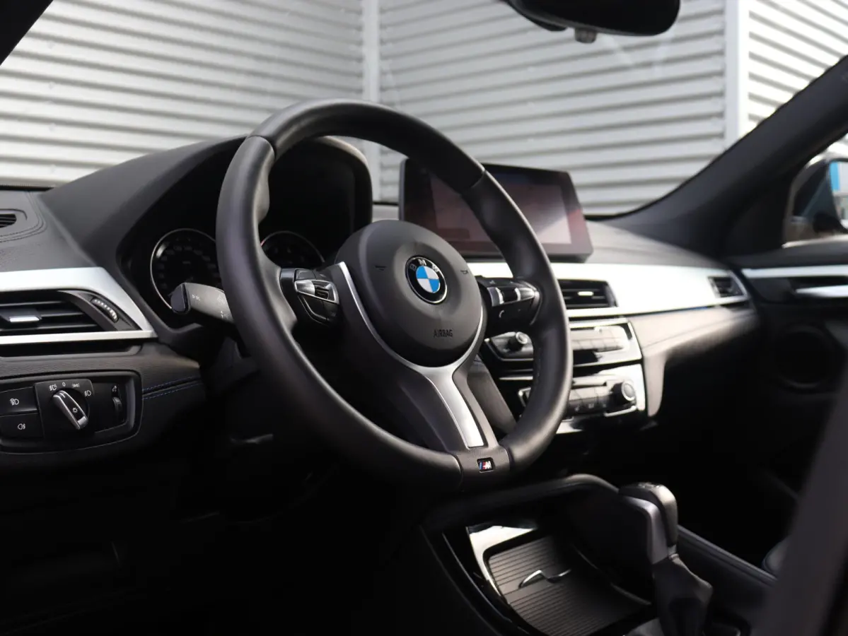 xDrive25e | High Executive | M Sportpakket | Panodak | Head-Up | Comfort Access | Hi-Fi | Camera | Verwarmbare Voorstoelen | SOH 94% | 19'' LMV