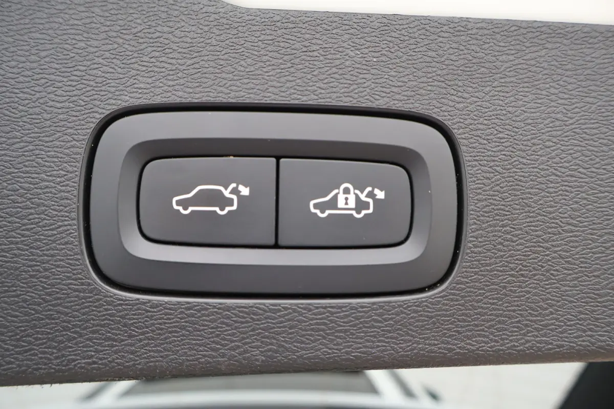 2.0 T6 Plug-in hybrid AWD Plus Dark | Long Range | VolvoSelekt! | R-Design