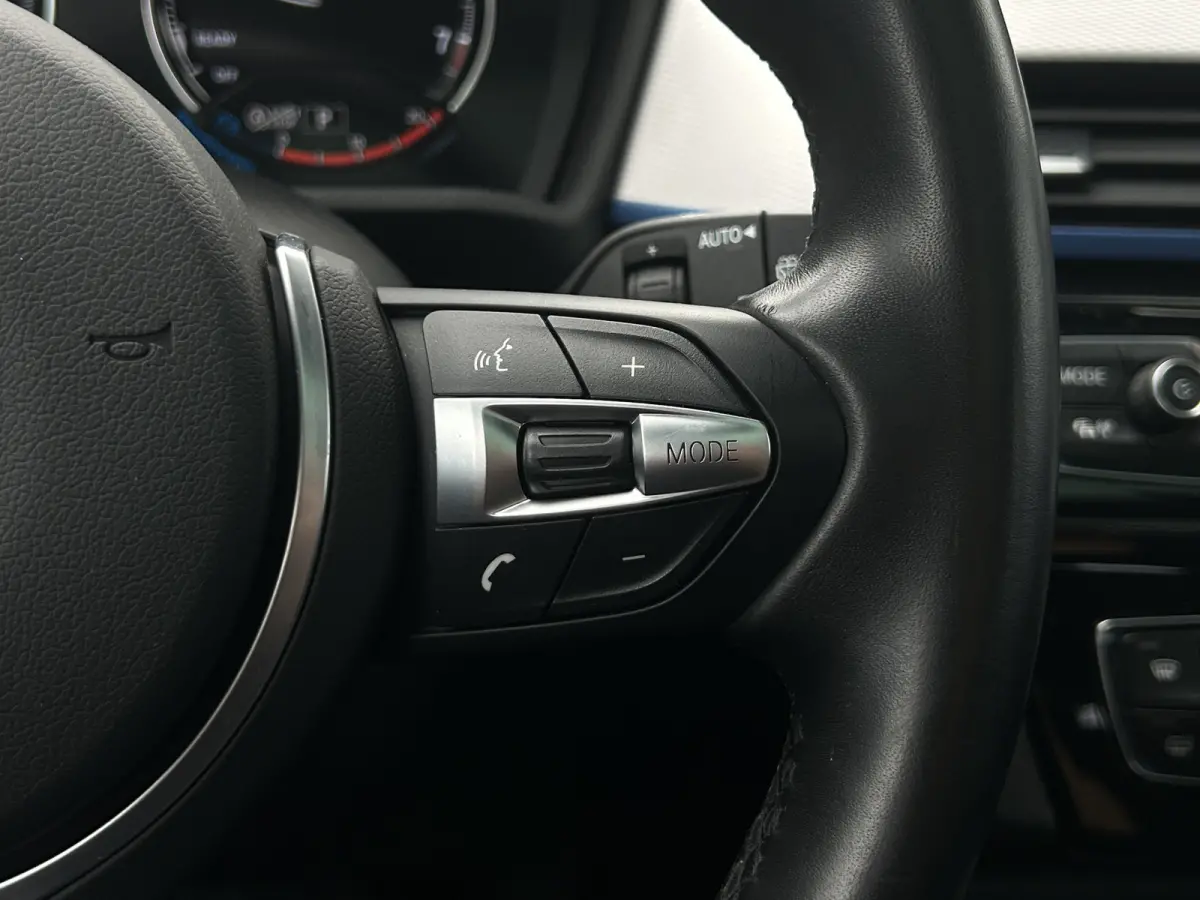 sDrive18i M-Sport | Pano | HUD | Trekhaak | Cruise Control | Achteruitrijcamera | Elektrisch bedienbare achterklep | Elektrisch bedienbare achterklep met sensorsturing