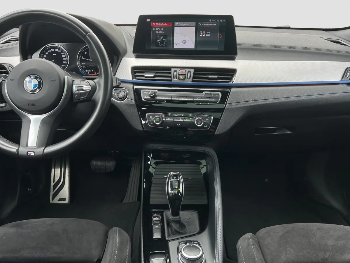 sDrive18i M-Sport | Pano | HUD | Trekhaak | Cruise Control | Achteruitrijcamera | Elektrisch bedienbare achterklep | Elektrisch bedienbare achterklep met sensorsturing