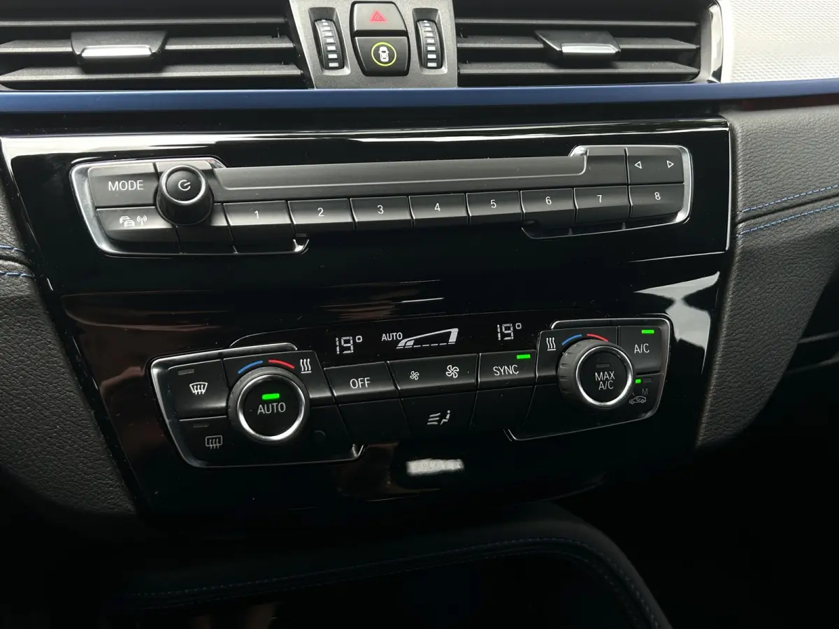 sDrive18i M-Sport | Pano | HUD | Trekhaak | Cruise Control | Achteruitrijcamera | Elektrisch bedienbare achterklep | Elektrisch bedienbare achterklep met sensorsturing